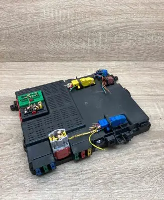 Peugeot 406 Central body control module 73005112 9646023380