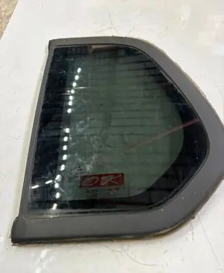 Mitsubishi L200 Rear side window 