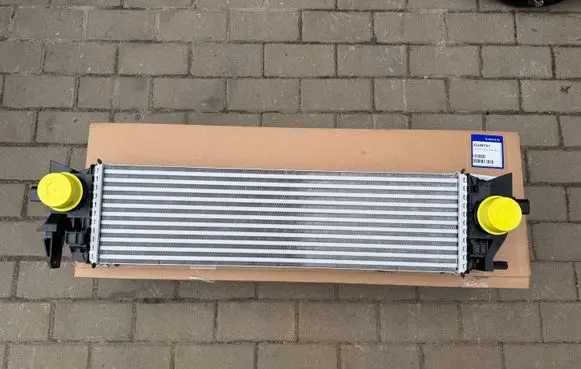 Volvo XC90 Intercooler radiator 32249741