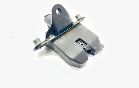 Skoda Octavia Mk2 (1Z) Tailgate/trunk/boot lock/catch/latch 1Z5827501D 8M3CZ