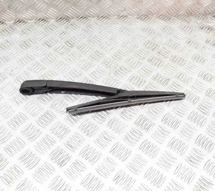 Rear wiper blade arm