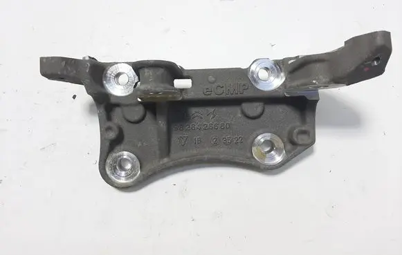 Engine mounting bracket