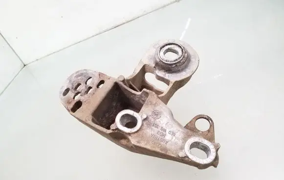 Volkswagen PASSAT B5.5 Engine mounting bracket 8E0199351