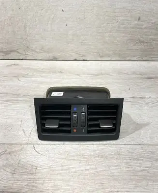 Rear air vent grill