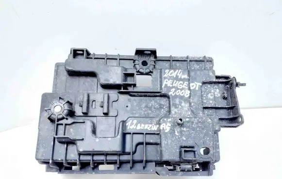 Battery box tray