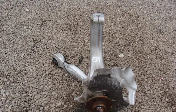 Alfa Romeo Stelvio Front wheel hub spindle knuckle 00505415540
