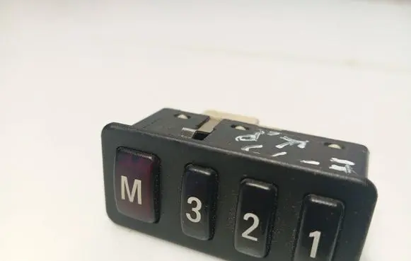 BMW 5 E39 Seat memory switch 8352160