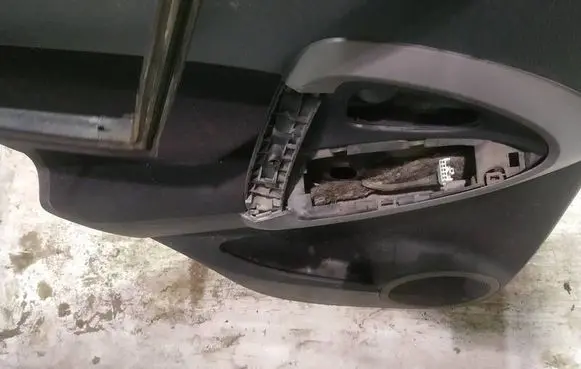 Toyota RAV 4 (XA30) Rear door card panel trim