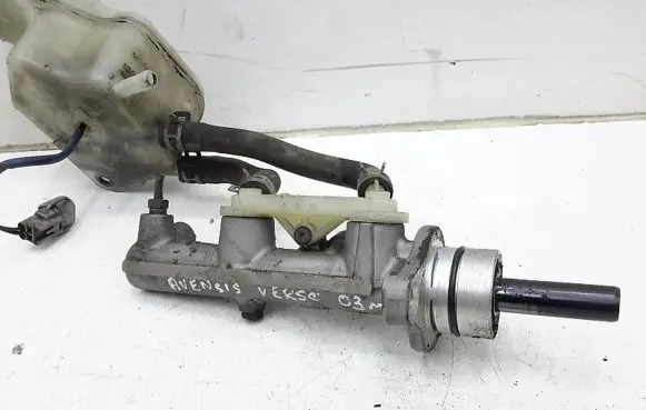 Toyota Avensis Verso Master brake cylinder 13231140260