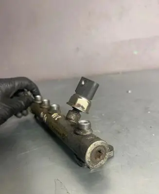 Fuel main line pipe