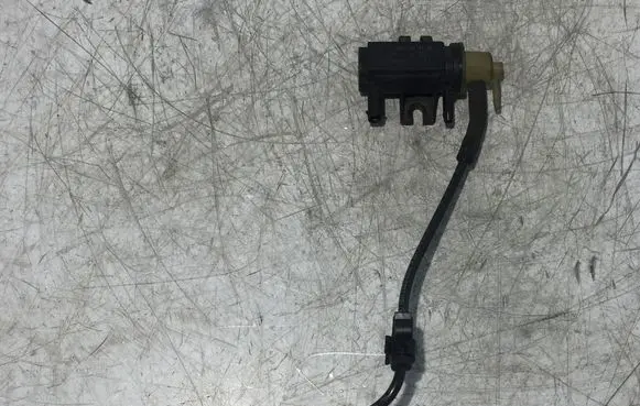 Mercedes-Benz Sprinter W906 Turbo solenoid valve A0091533128 15T304