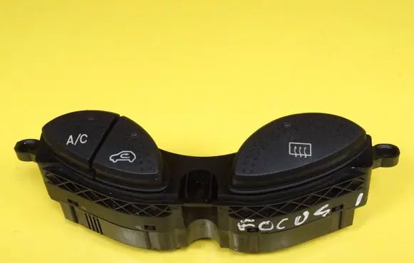 Ford Focus Windscreen/window heater switch 98AG19A945BG