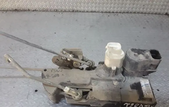 Opel Frontera B Rear door lock 16637561