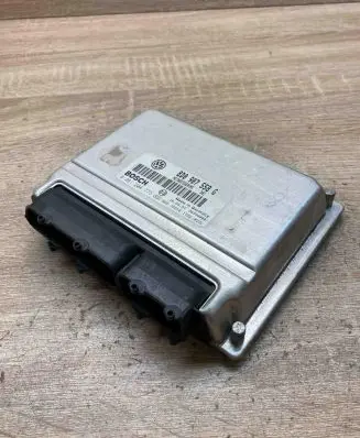 Volkswagen PASSAT B5 Engine control unit/module ECU 8D0907558G 0261204773