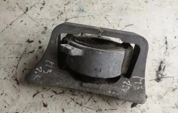 Mazda 3 II Engine mounting bracket