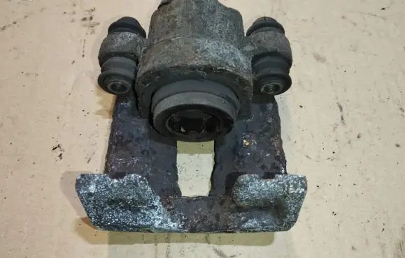 Jeep Grand Cherokee (WK) Rear brake caliper