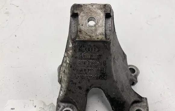 Audi A4 S4 B7 8E 8H Engine mounting bracket 8E0199307AB