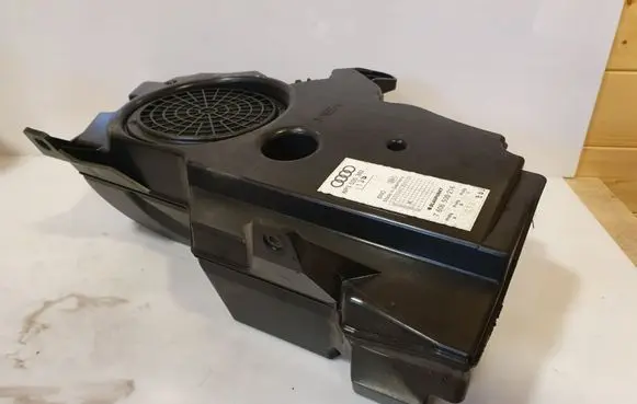 Audi A3 S3 8P Front door speaker 8P3035382