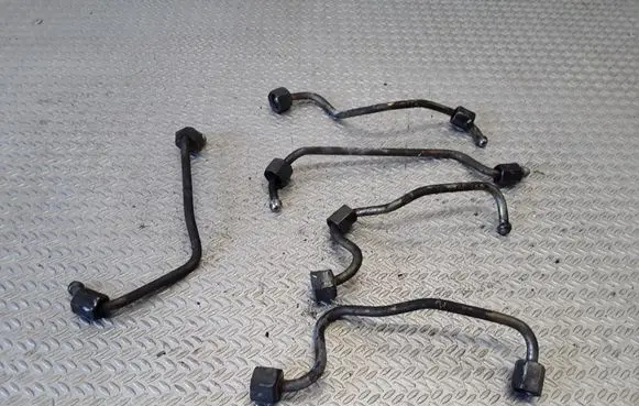Fuel injector supply line/pipe