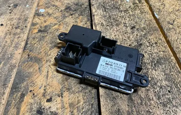 Mercedes-Benz E W212 Heater blower fan relay A2128702110 2128702110