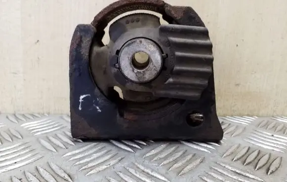 Toyota Verso Engine mount bracket