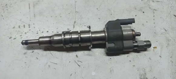 BMW 3 E90 E91 Fuel injector 7589048
