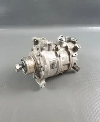 Audi A4 S4 B9 Air conditioning (A/C) compressor (pump) 4M0820803