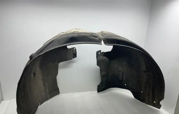 Front wheel arch liner splash guards