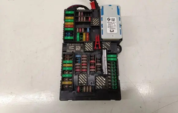 BMW 5 G30 G31 Fuse module 8713127 8795479