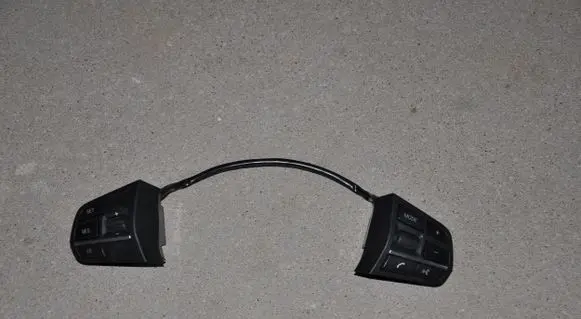 Steering wheel buttons/switches