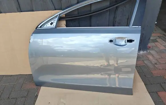 KIA Ceed Front door