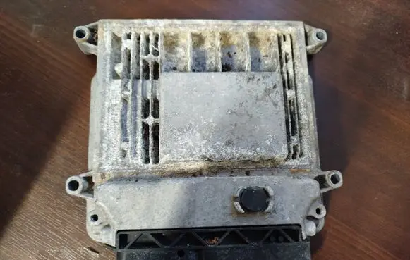 KIA Ceed Engine control unit/module 391102b600 0261201852