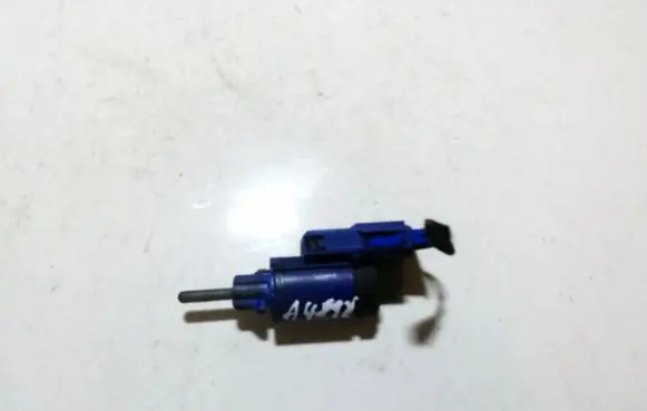 Volkswagen PASSAT B5.5 Brake pedal sensor switch 1j0927189 19322002