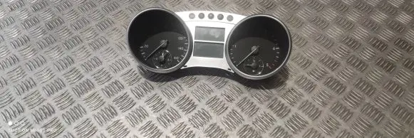 Mercedes-Benz ML W164 Speedometer (instrument cluster) A2519003300