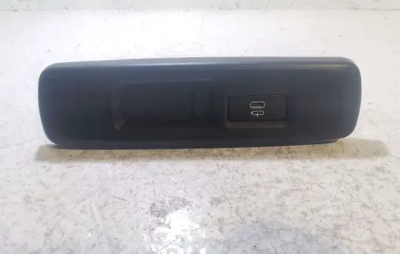 BMW X5 G05 USB socket connector 8711940