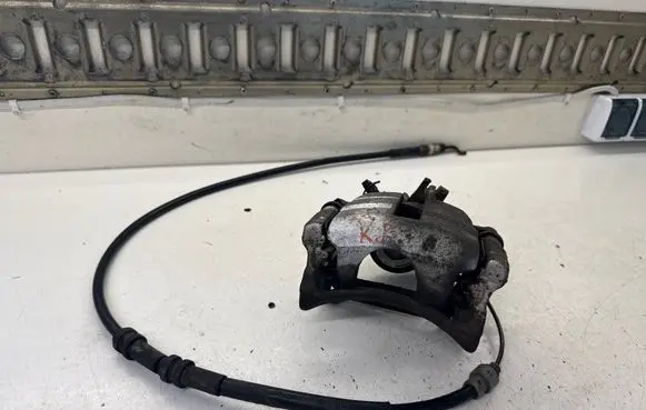 Volkswagen Multivan T5 Rear brake caliper 32329136