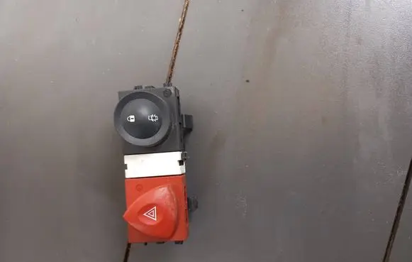 Renault Scenic II - Grand scenic II Hazard light switch 8200095493 8200107808 8200109723