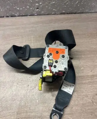 Toyota Auris 150 Front seatbelt 7322002120 120207