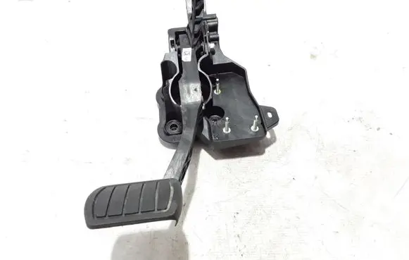 Peugeot 2008 II Brake pedal 9824305280