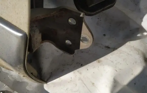 Hyundai Santa Fe Front door upper hinge