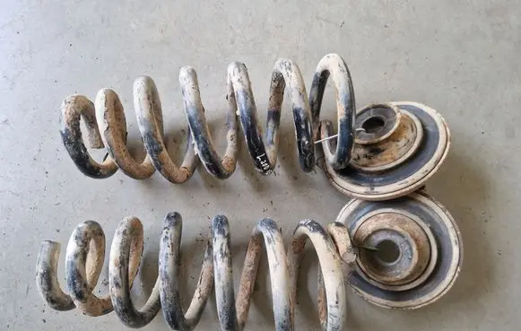 Mitsubishi L200 Front coil spring 