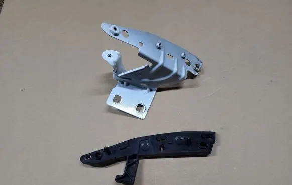 Citroen DS3 Front bumper mounting bracket 98656520471