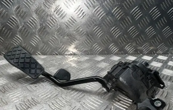 Seat Exeo (3R) Accelerator throttle pedal 8E2721523J 6PV00802634