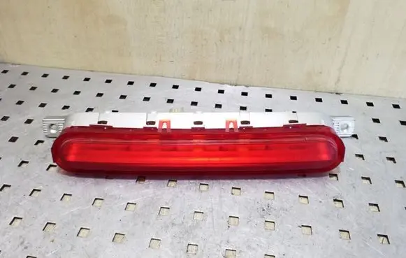Third/center stoplight