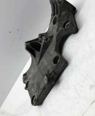 Volkswagen Golf V Generator/alternator bracket