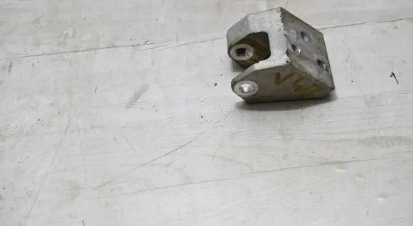 Volvo V40 Engine mounting bracket 31359644