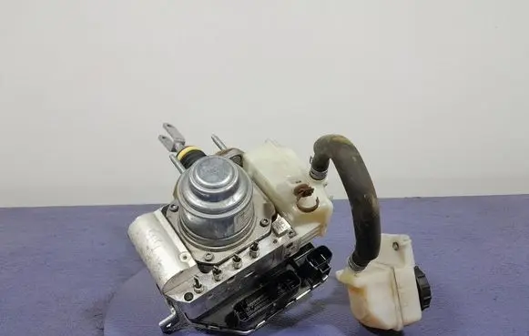 Alfa Romeo 33 ABS Pump BDMC439A0C