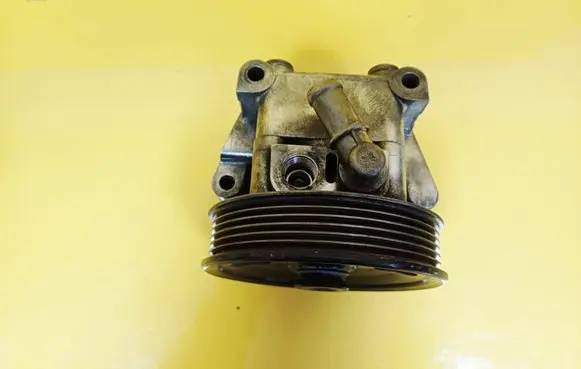 Ford Focus Power steering pump 2S413A696AA