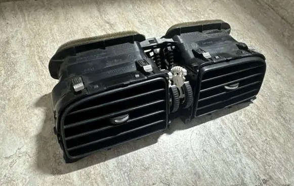 Volkswagen Polo V 6R Dash center air vent grill 
