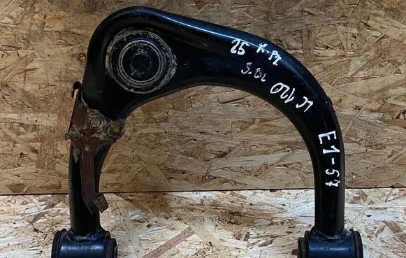 Toyota Land Cruiser (J120) Front lower control arm/wishbone